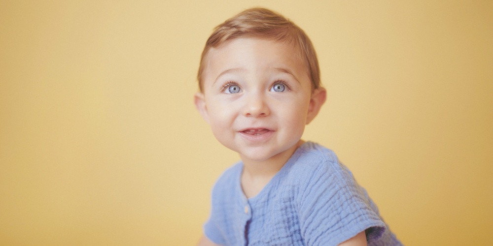 fotografia bambino in studio luce naturale spontanea a Bientina Fotografo